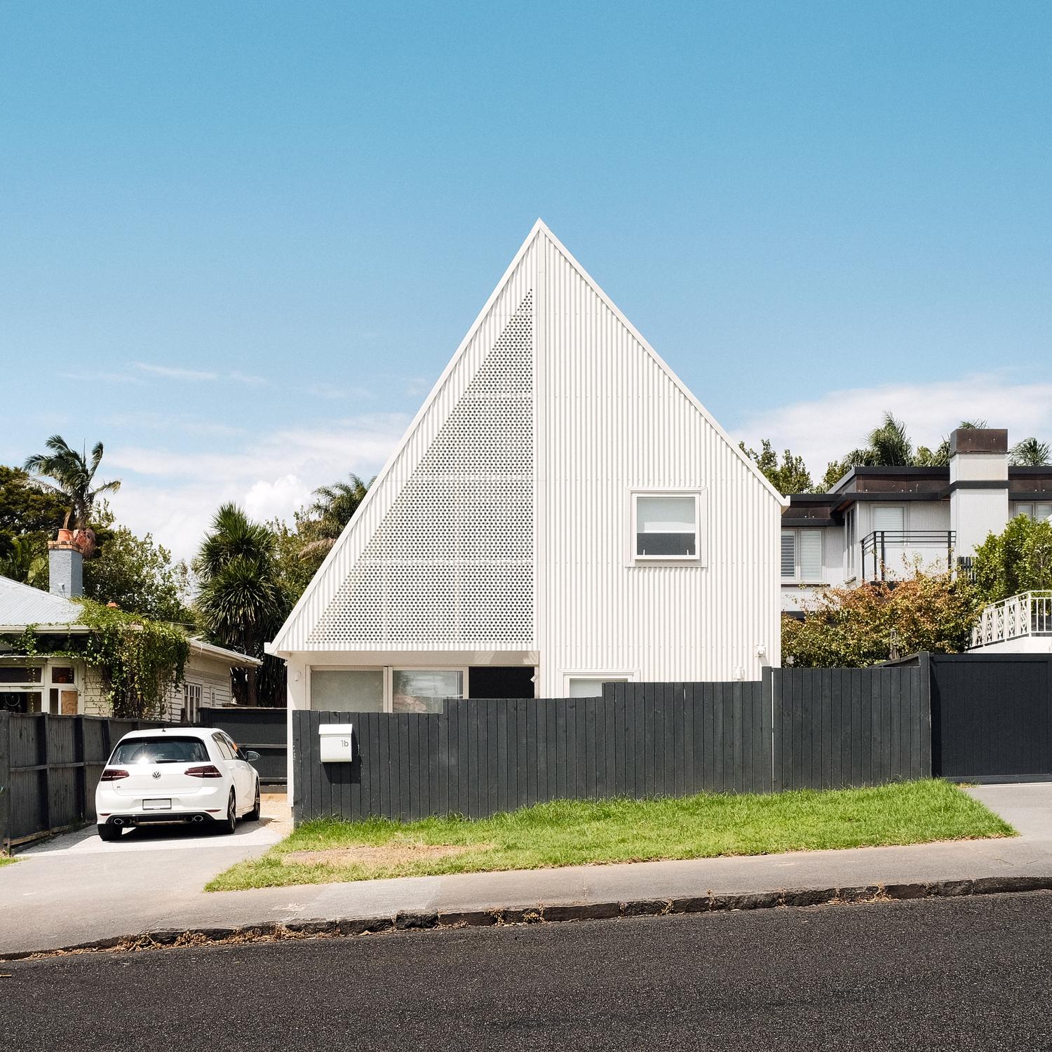 1b William Denny Avenue